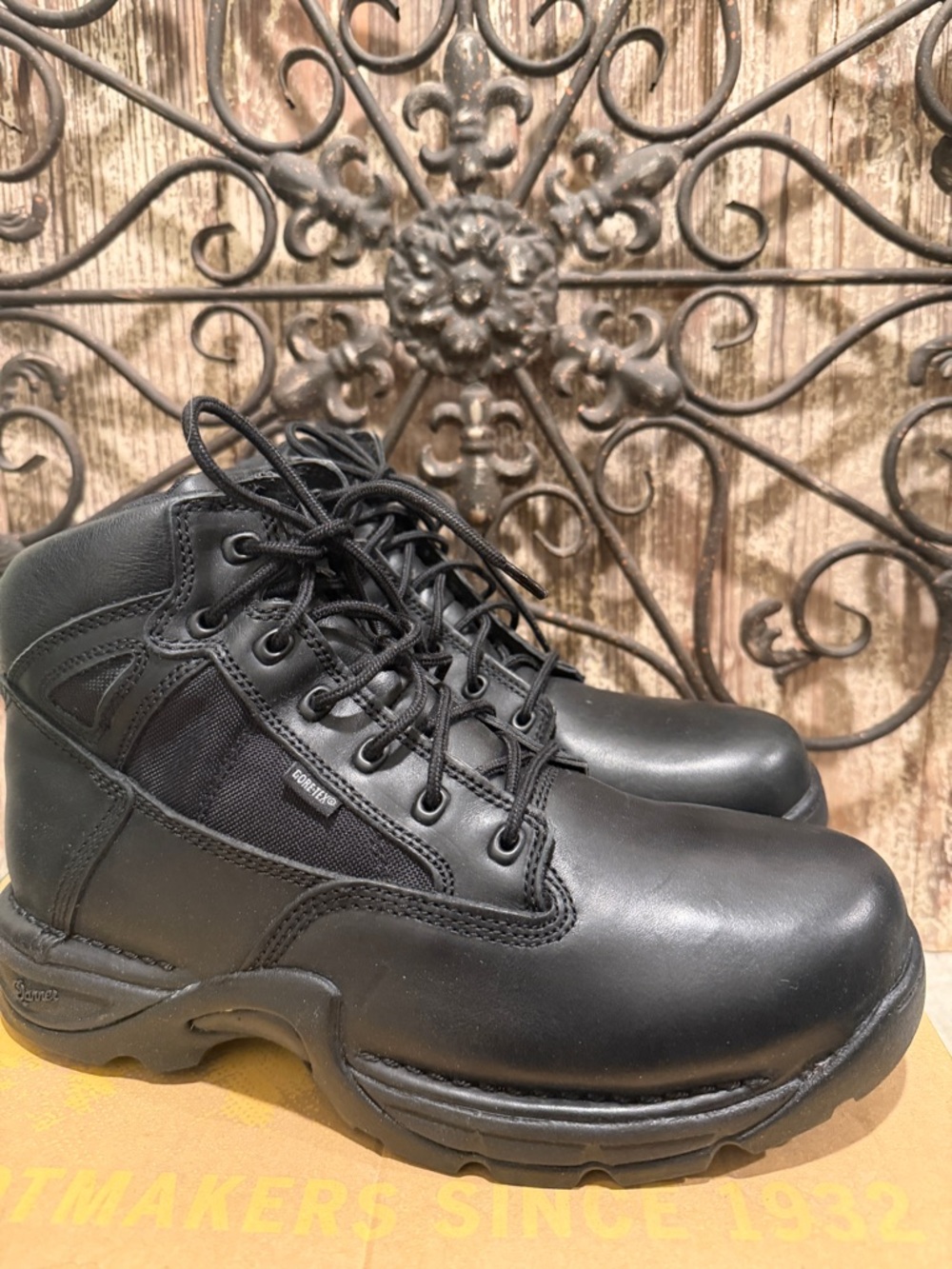 Lace-Up Safety Danner Striker II GTX boots in black leather and fabric new 10.5